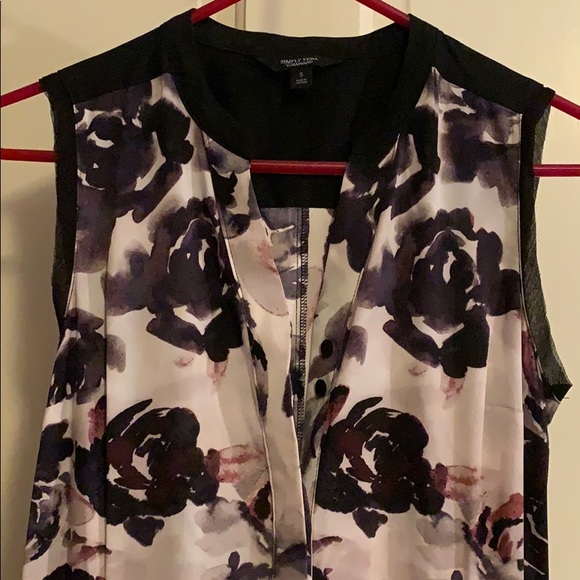 Simply Vera—Button up purple & black floral dress - Picture 4 of 8